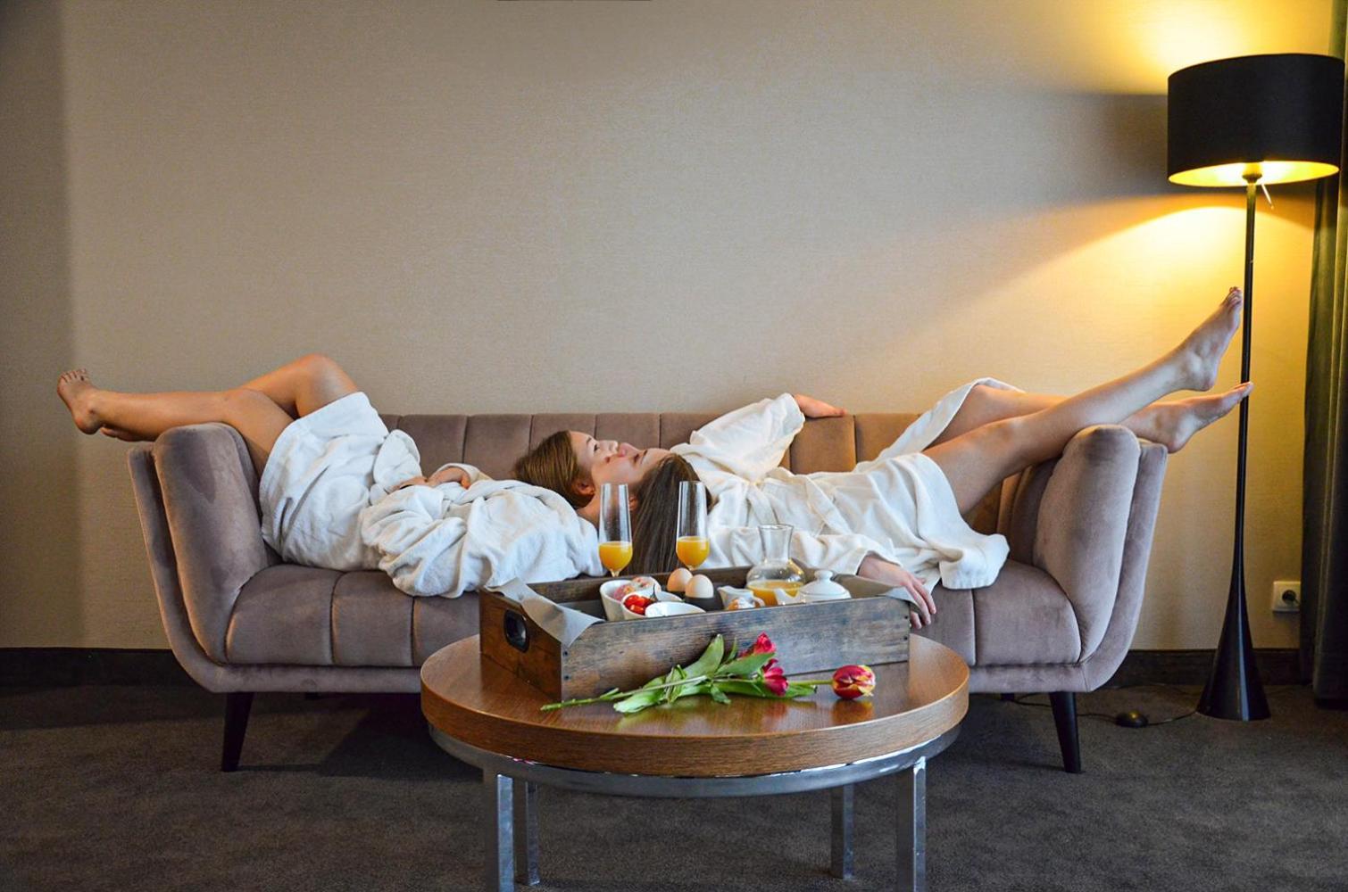 Willa Port Ostróda Eksteriør bilde A woman relaxing at a spa