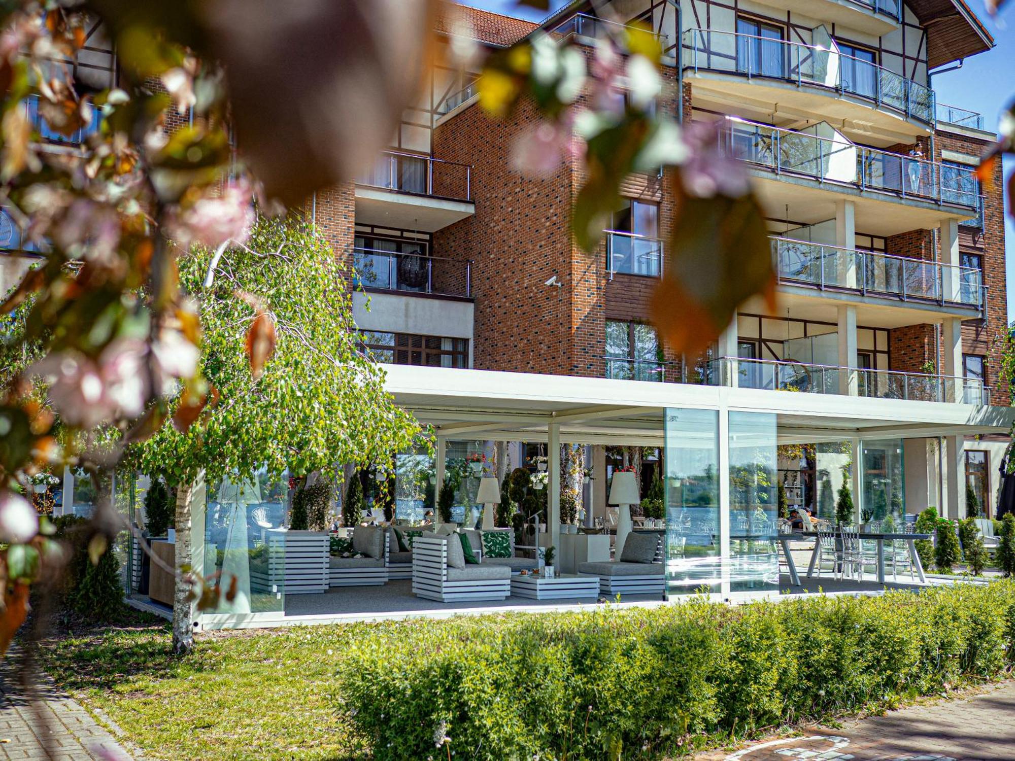 Willa Port Ostróda Eksteriør bilde The hotel's main entrance